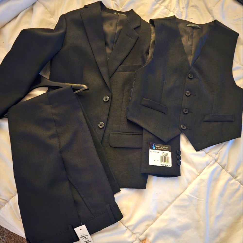 Big boys Steve Harvey 3pc suit, never worn